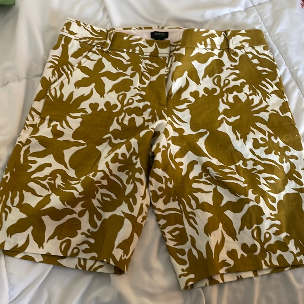 J. Crew size 8 city fit. Gold and white pattern